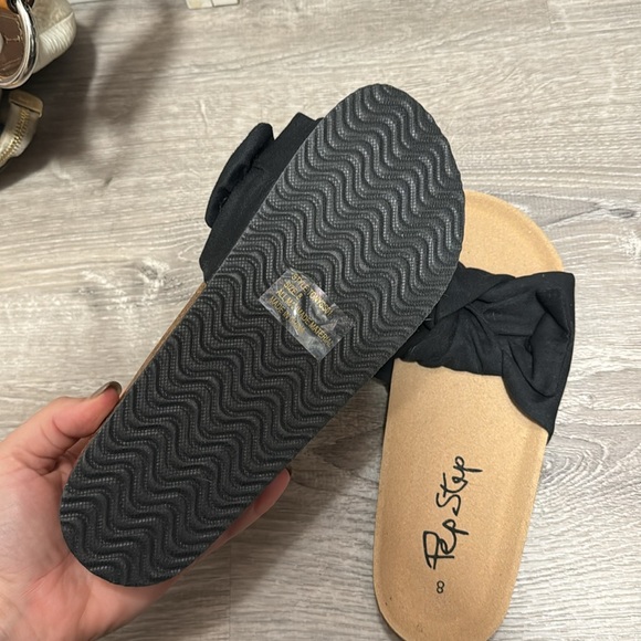 Sandals - Picture 2 of 4